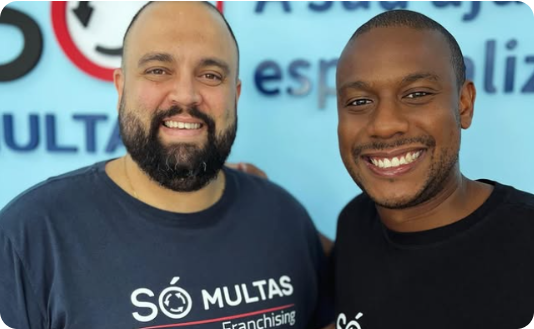 Sócios fundadores da SÓ Multas sorrindo